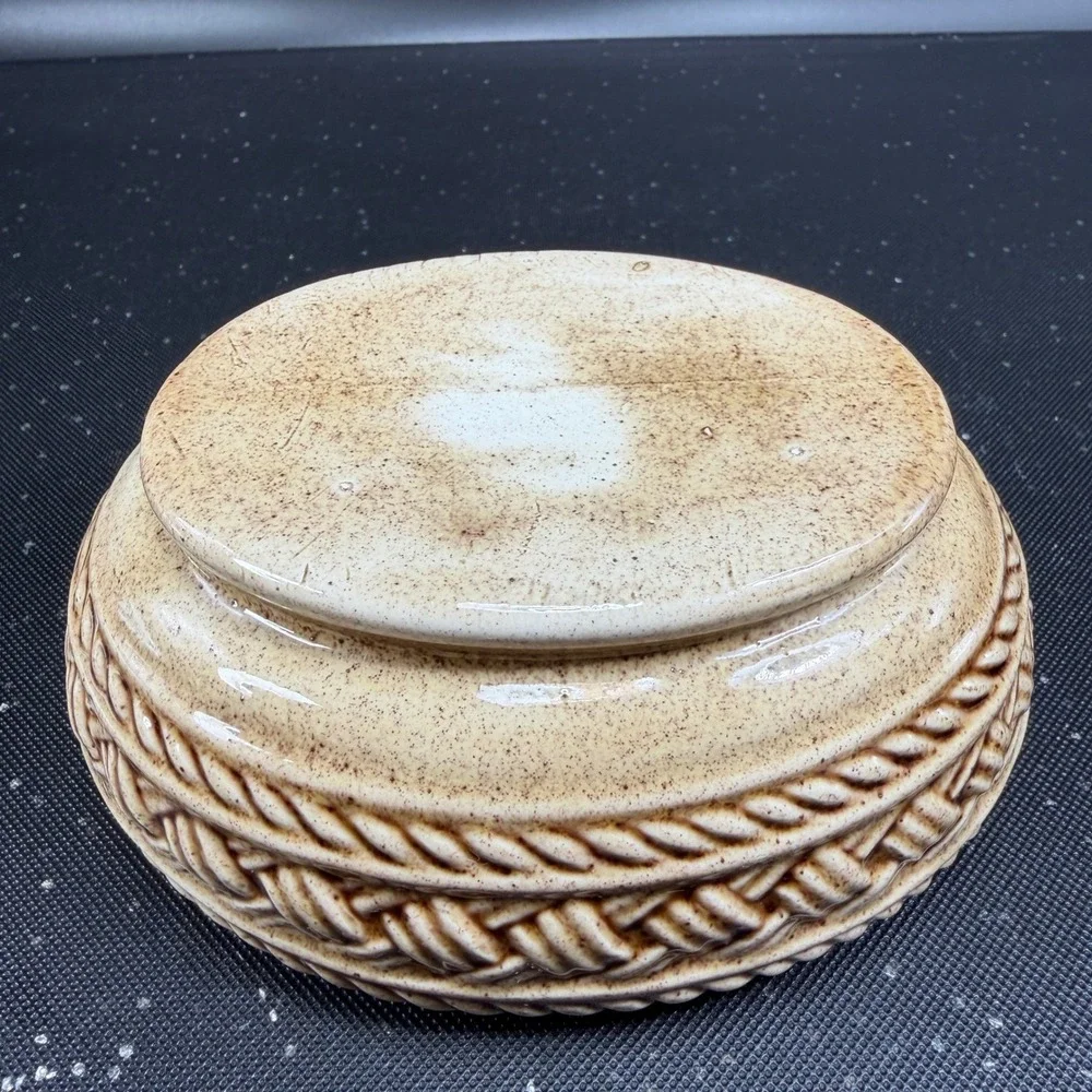 Vintage Kissing Birds Ceramic Trinket Dish Lidded Bowl Basketweave Tan Container